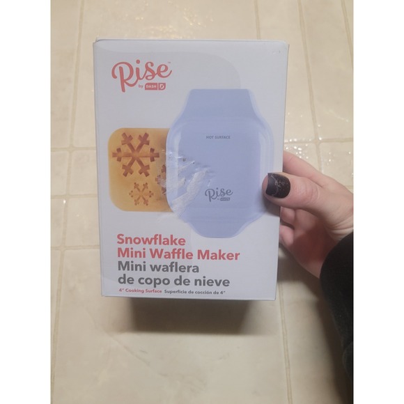 Rise by Dash Snowflake Mini Waffle Maker - New in Box - Picture 1 of 1